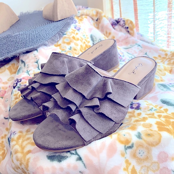 ๐So_StylishยปButtery_Soft Taupe Suede Ruffles Open-Toe Mules w/Low Block Heels - Picture 2 of 16
